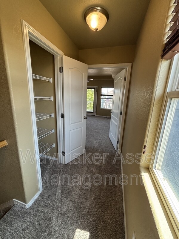 Building Photo - 6594 Silverwind Cir