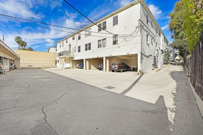 Building Photo - Newly updated 2-Bedroom 1-Bath Residence in the Heart of Los Feliz