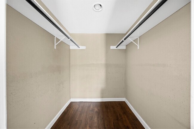 Building Photo - 10673 Braes Bend Dr