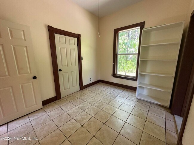 Building Photo - Private Retreat!