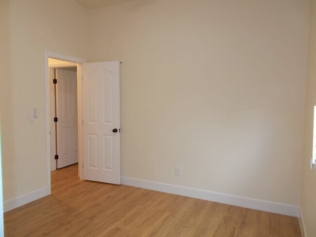 Building Photo - Charming Home in Gated Melrose Park Estates with Dual Fireplaces & Covered Patio