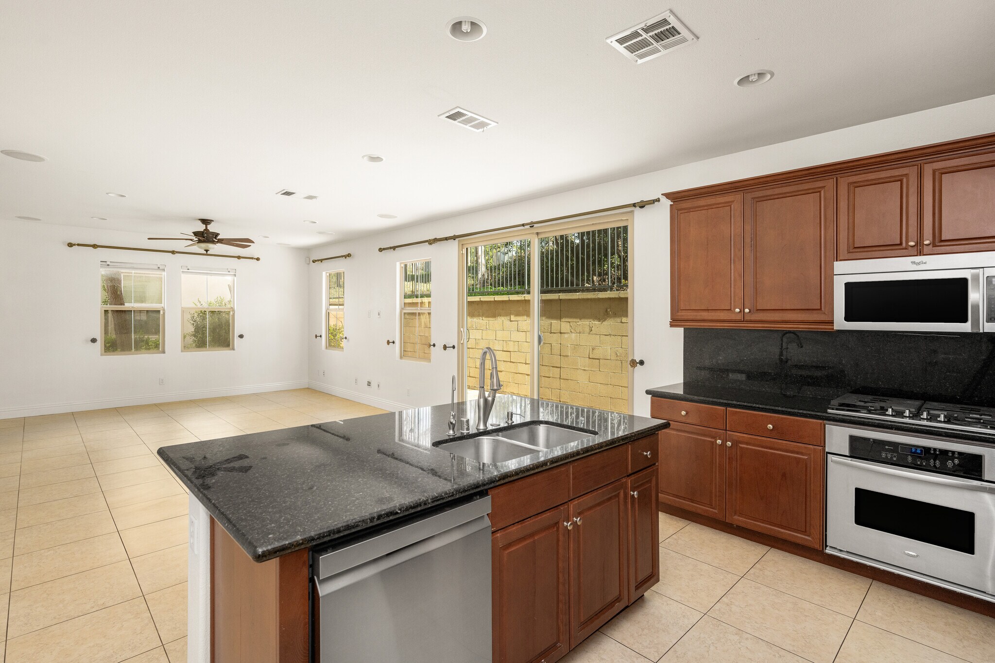 Building Photo - 89 Keepsake