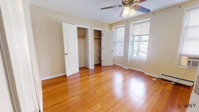 Building Photo - 3 bedroom in BRONX NY 10457