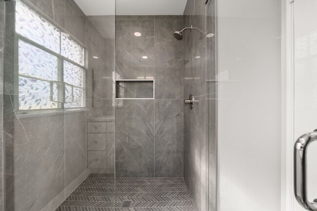 Building Photo - 35-35 Kennebec Ave