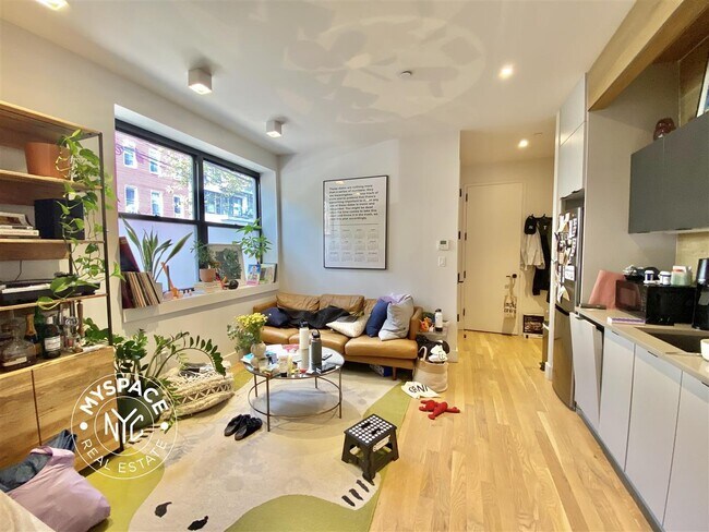 Building Photo - 312 Devoe St