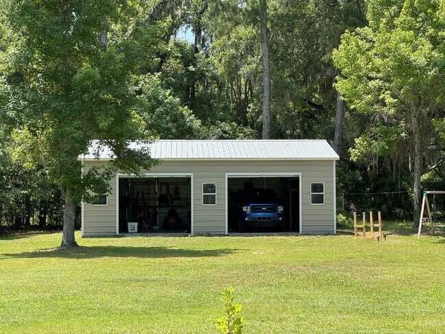 Building Photo - Large Property - No HOA!! - Just outside o...