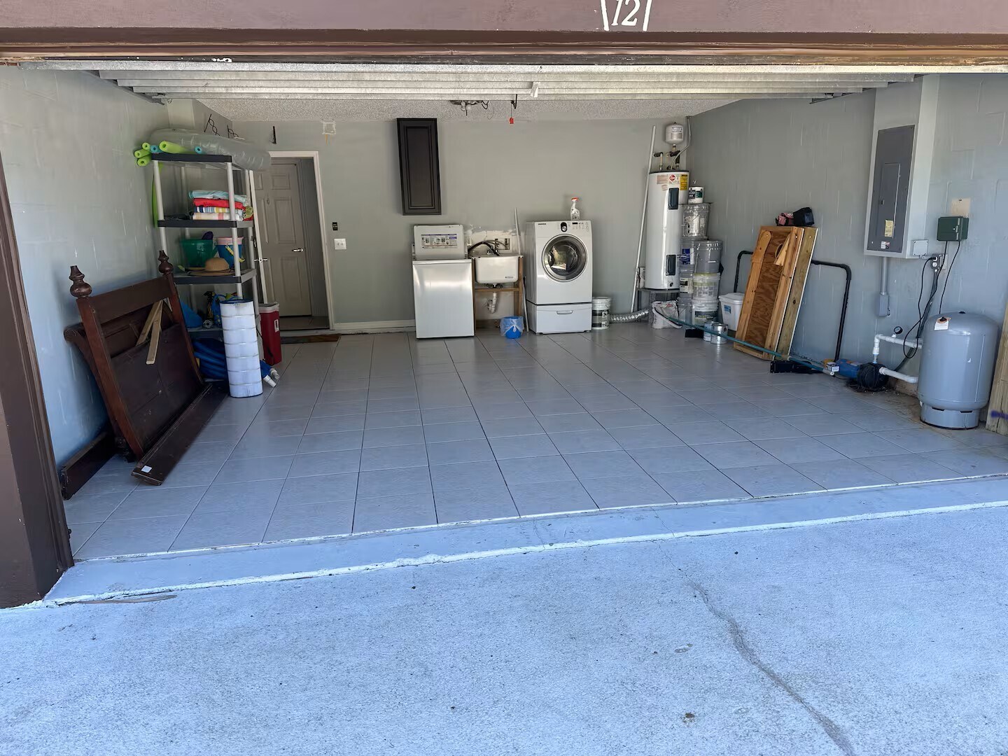 Tiled garage - 12 Fircrest Ln