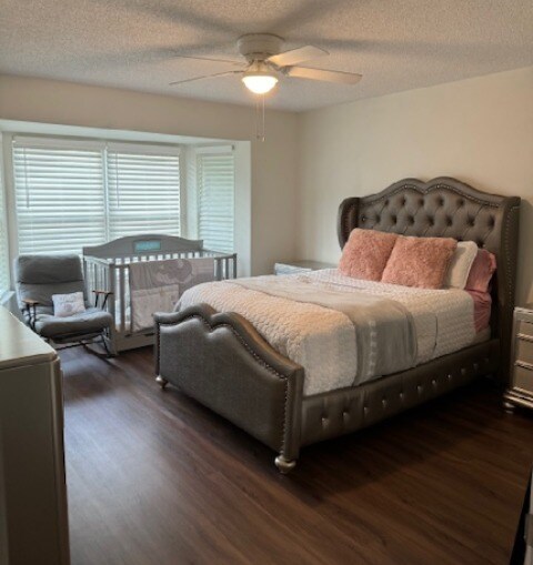 Master Bedroom - 112 Woodvalley Dr