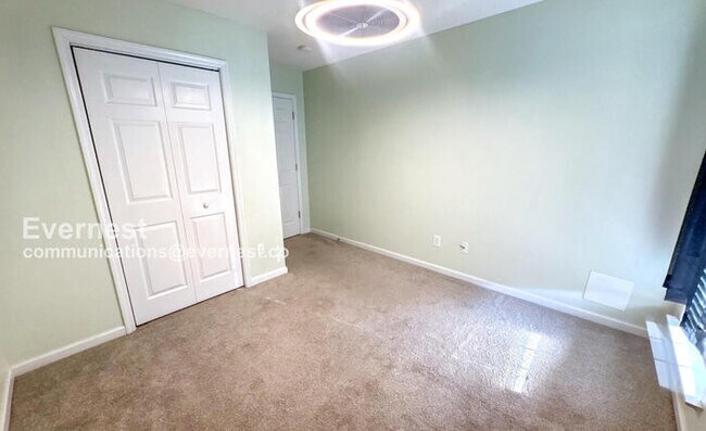 Building Photo - Charming 3-Bedroom Home with Garage / Pet-...