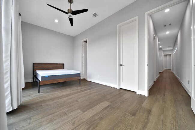 Building Photo - 1212 E 29th St