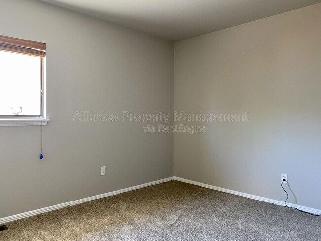 Building Photo - 5945 Breeze Ct