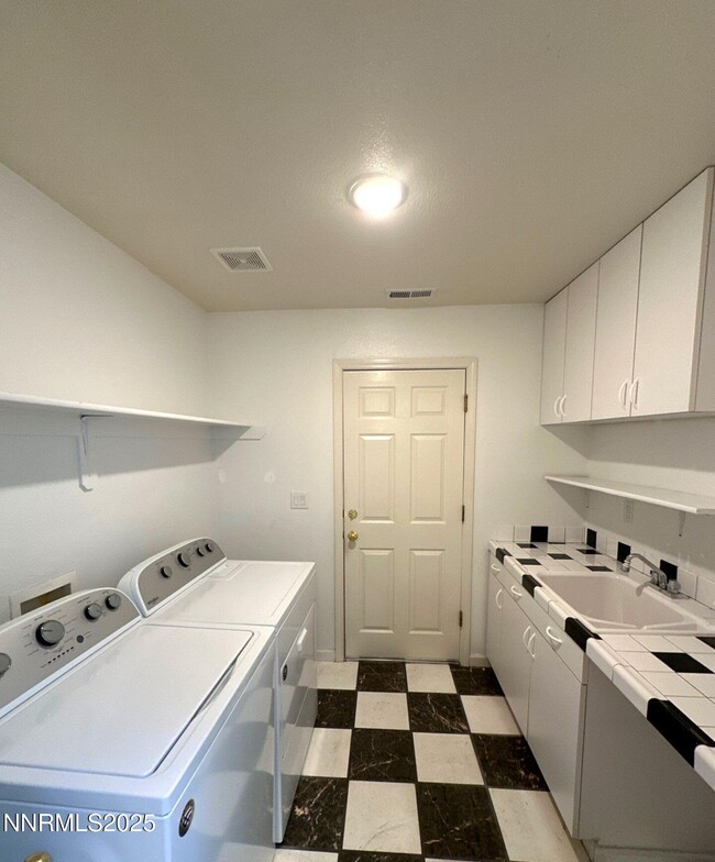 Building Photo - 10407 Summershade Ln