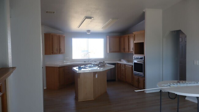 Building Photo - Acreage