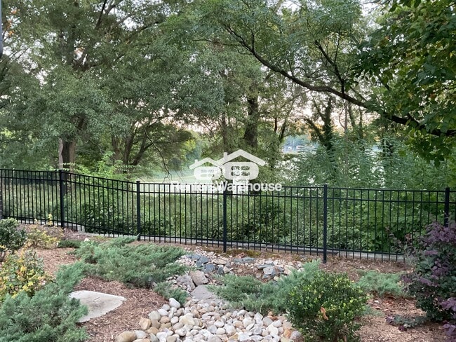 Building Photo - 1319 Millpark Ln