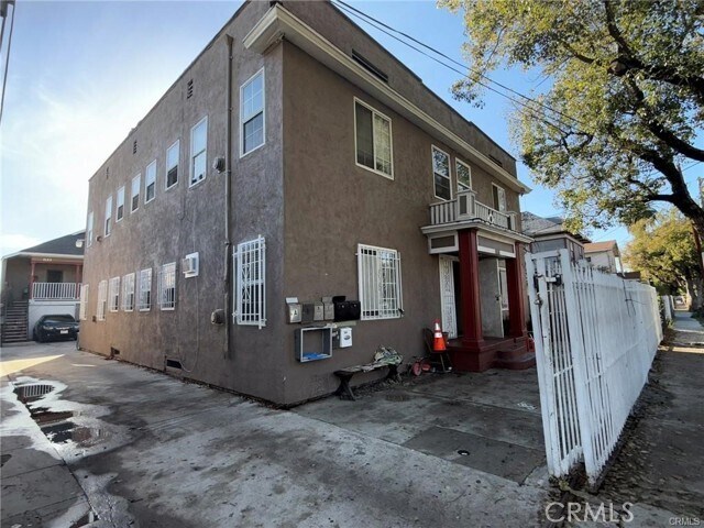 Building Photo - 166 E 36th Pl