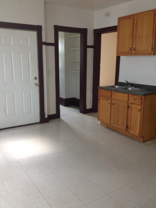 Building Photo - 3167-69 N. Holton St.