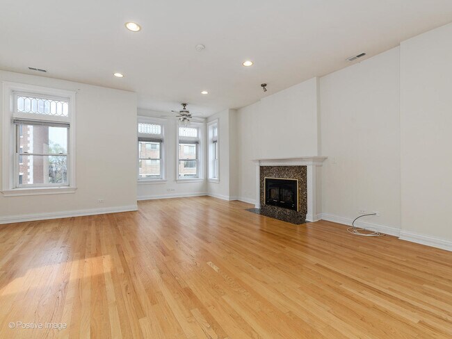 Building Photo - 709 W Diversey Pkwy