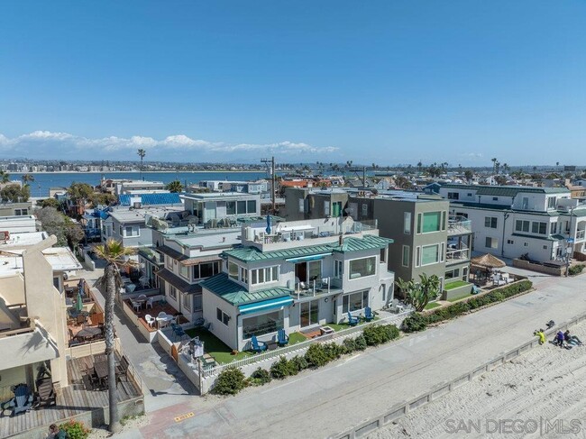 Building Photo - 3911 Ocean Front Walk