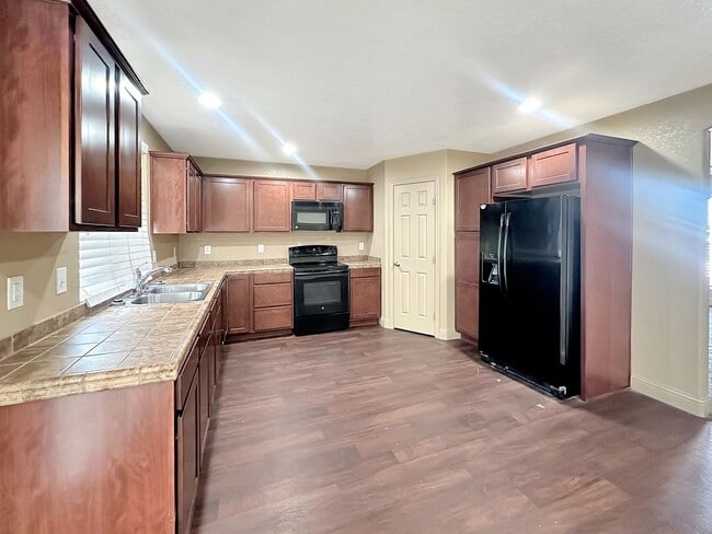 Building Photo - 2549 Traditions Dr