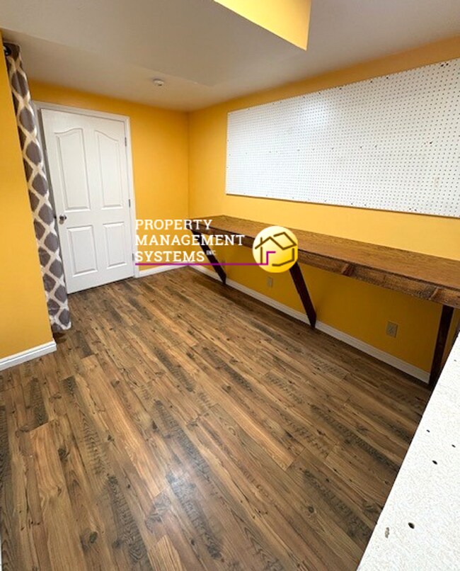 Building Photo - Lovely 3 Bedroom Rambler in West Jordan!