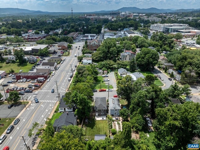 Building Photo - 903 Charlton Ave