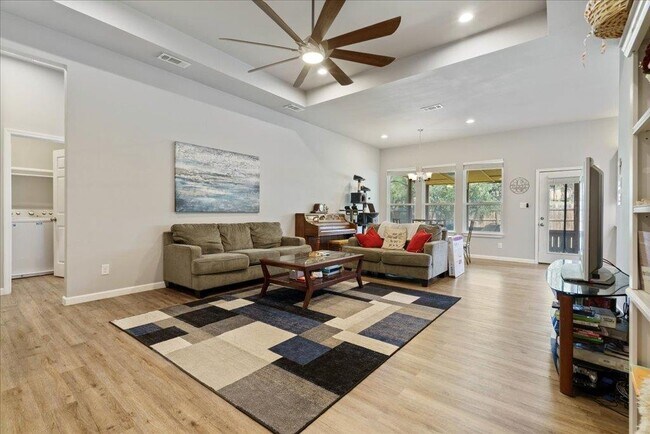 Building Photo - 306 Songwood Dr