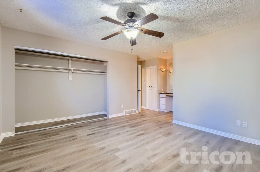 Building Photo - 7681 E Easter Pl