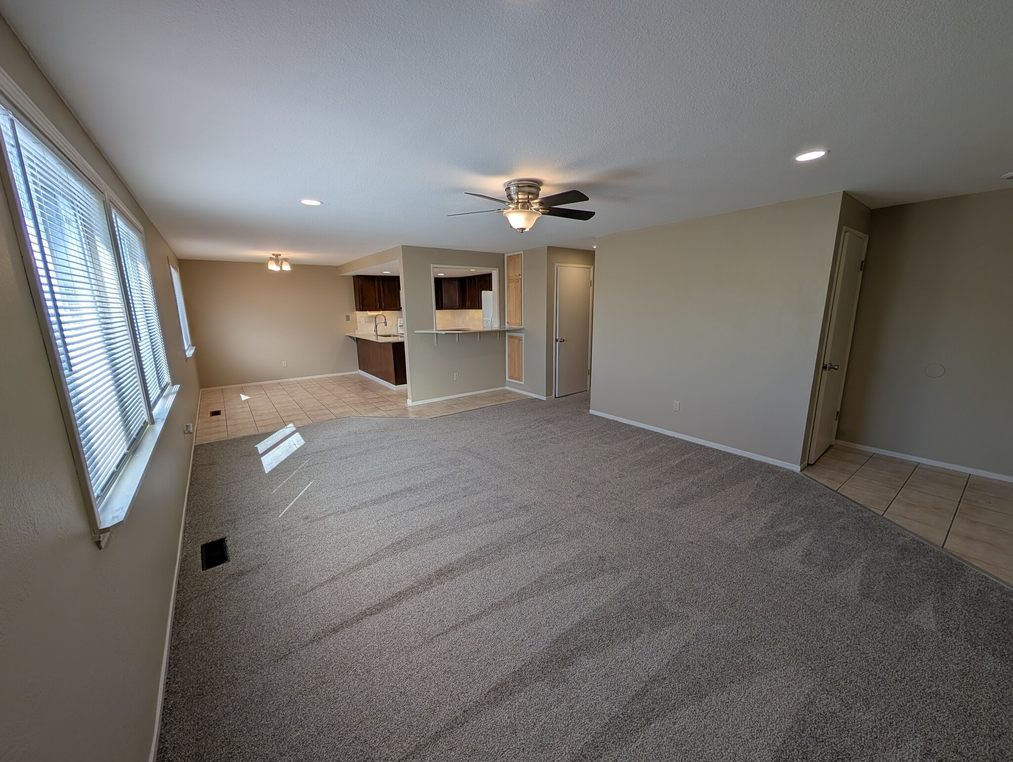 Building Photo - 2718 Powder Dr