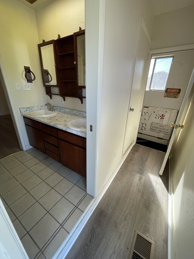 Building Photo - 1316 H St