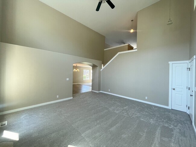 Building Photo - 6489 S Cheshire Ave