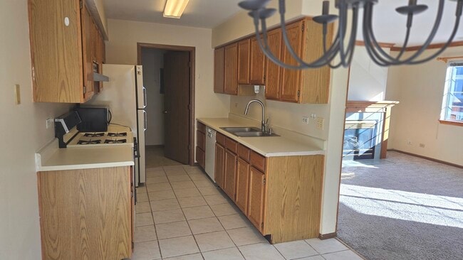 Building Photo - 427 Village Creek Dr