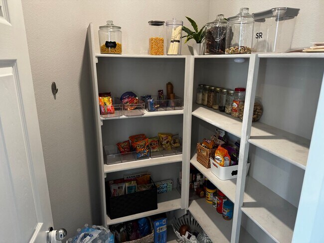 Building Photo - Furnished Executive Rental. Former 2021 Beazer Model Home.