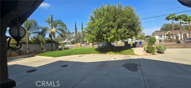 Building Photo - 9456 Elm Ave