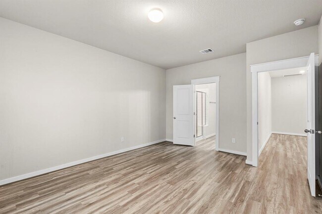 Building Photo - 17200 Leafroller Dr