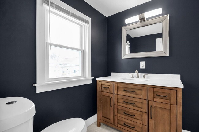 Building Photo - 587 S Ogden Ave