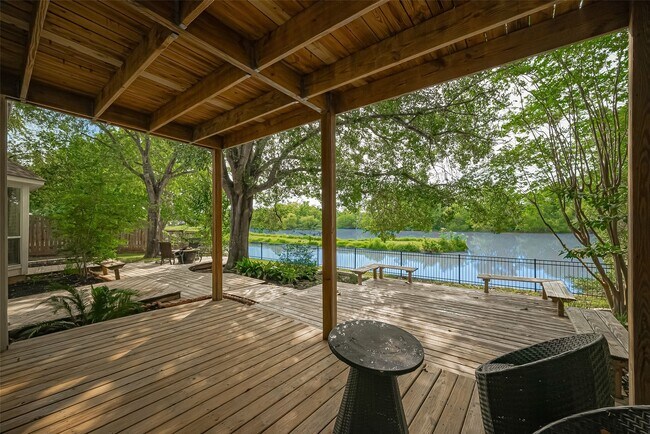 Building Photo - 1123 Horseshoe Dr