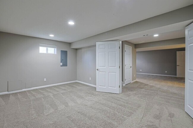 Building Photo - 6545 Cannondale Dr