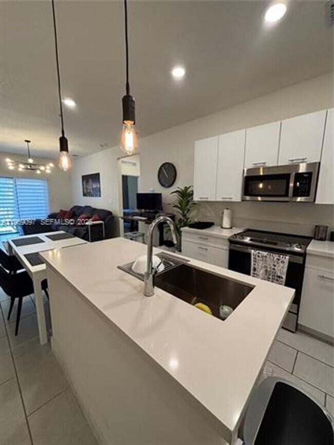 Building Photo - 8167 NW 41st St