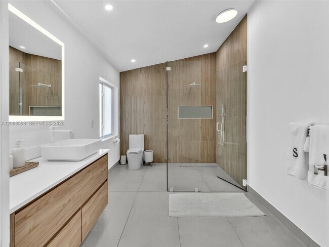 Building Photo - 4807 SW 34th Ave