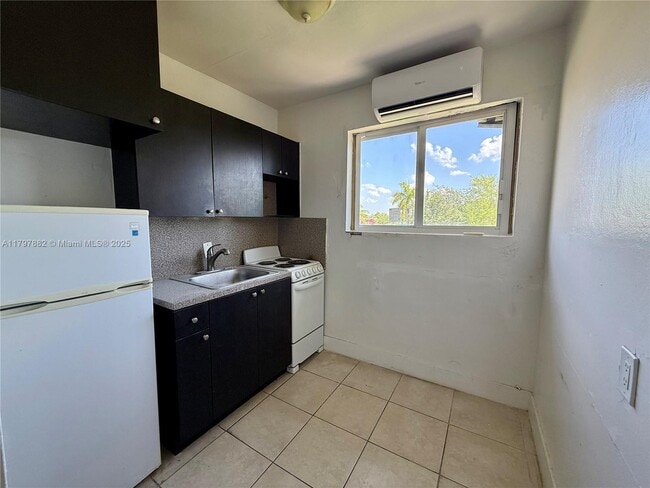 Building Photo - 5305 Biscayne Blvd