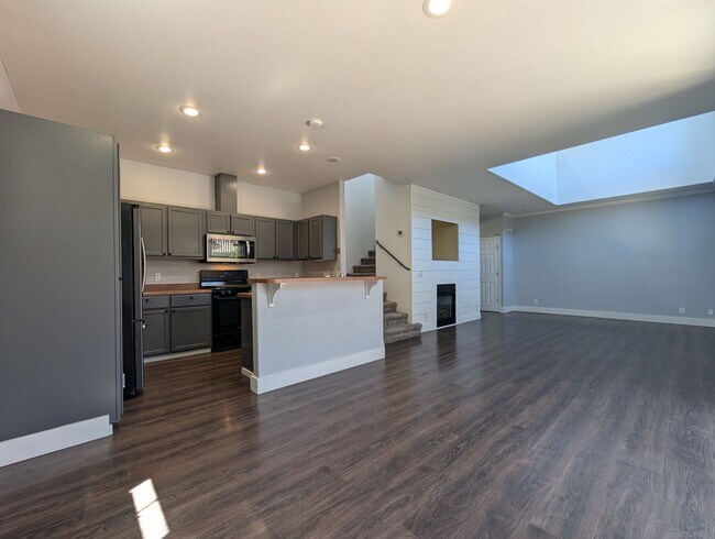 Building Photo - Beautiful 3-Bedroom, 2-Bath Home In The Barger Area of Eugene