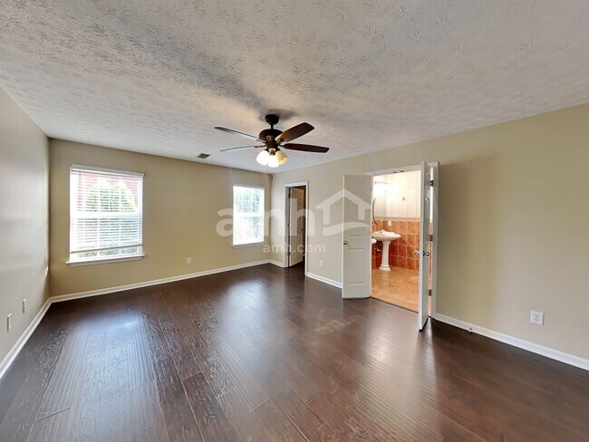 Building Photo - 586 Hollerman Ln