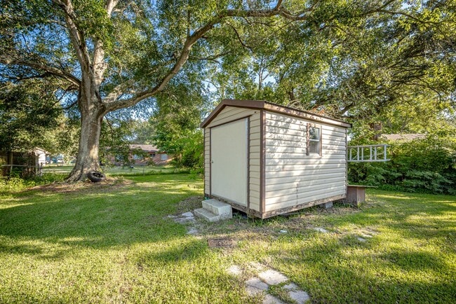 Building Photo - 3 Bed 1 Bath Home In Pascagoula - New Appl...