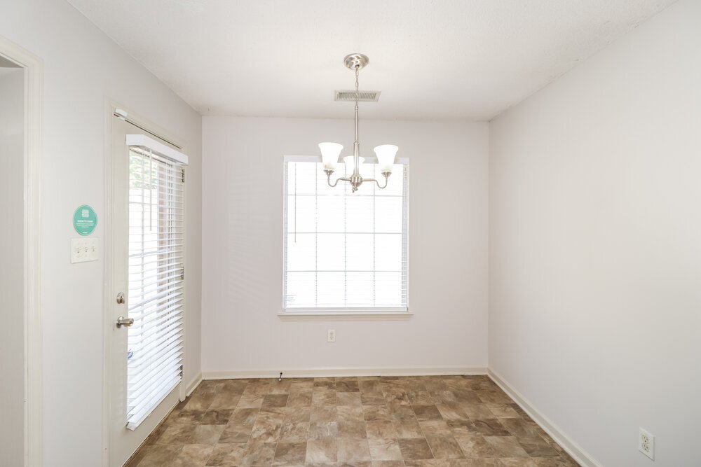 Building Photo - 1128 Red Fern Cir E