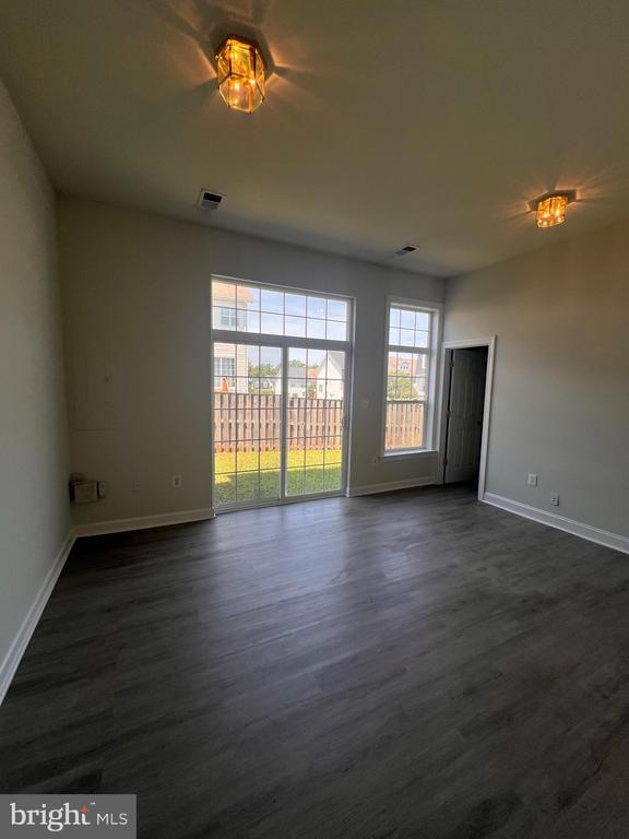 Building Photo - 8234 Glade Bank Dr