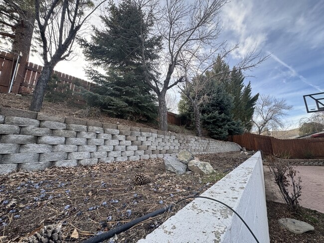 Building Photo - 1855 King Edward Dr