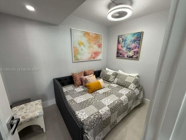 Building Photo - 1717 N Bayshore Dr