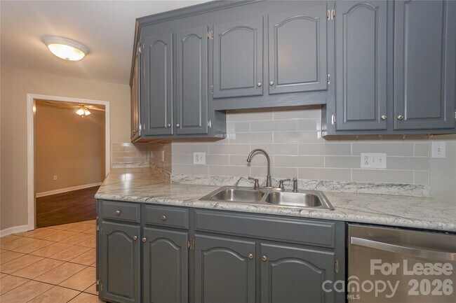 Building Photo - 840 Emerson Dr