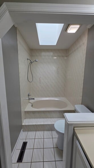 Building Photo - 4296 Wimbledon Dr