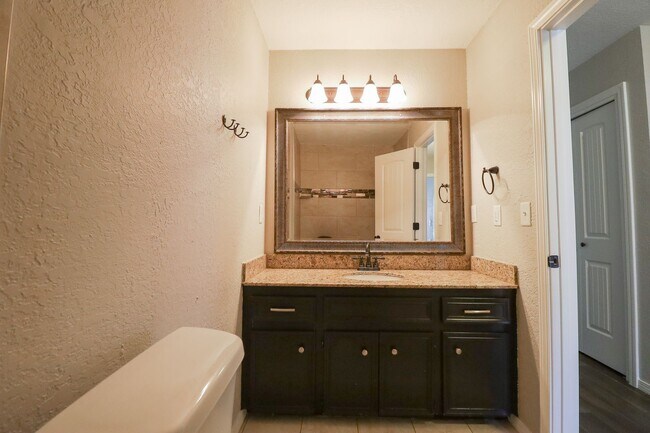 Building Photo - This Beautiful Home by Hunter Park is Wait...